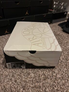 Empty jordan 2 retro shoe box size 10.5